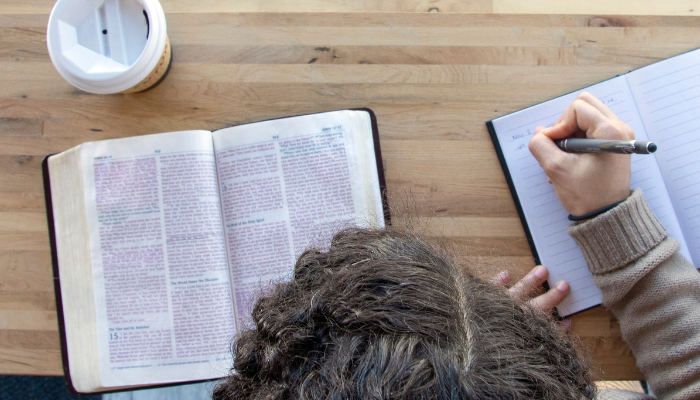 Benefícios de estudar a Bíblia Sagrada - Blog vladimiraraujo